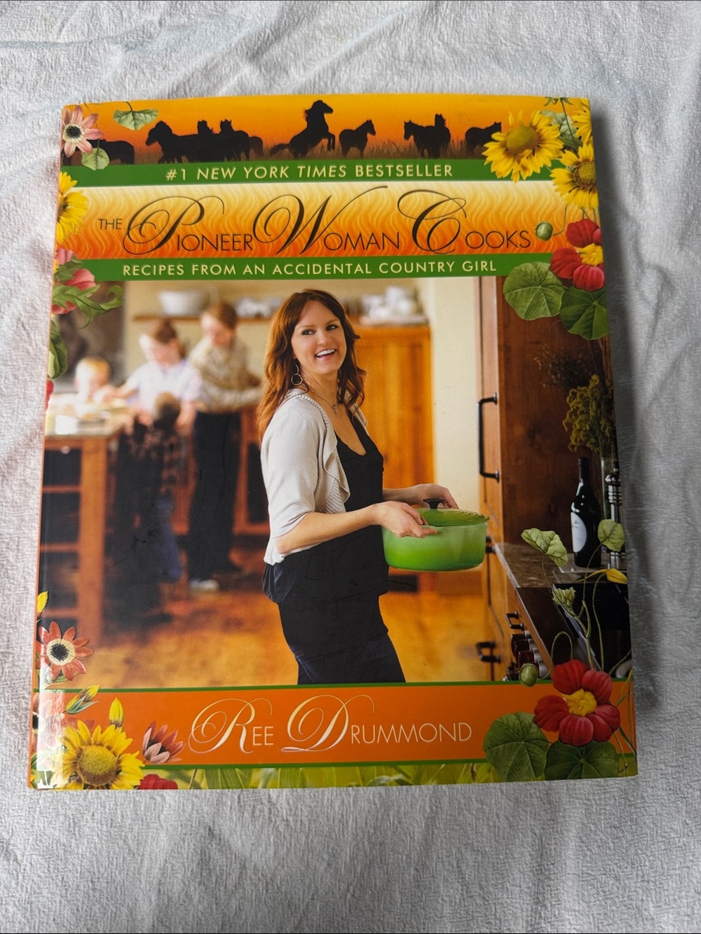 The Pioneer Woman Cooks Cookbook - Orange & Green